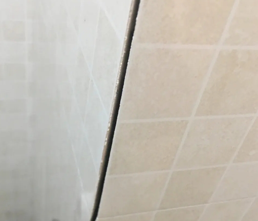 桂林市瓷砖空鼓维修公司分享阳台瓷砖脱落的修复过程可以分为以下几个步骤