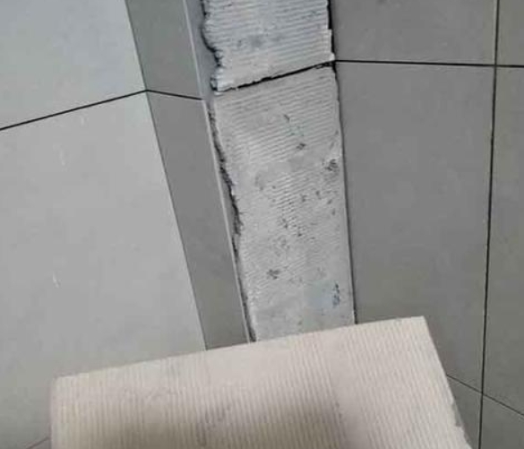 桂林市瓷砖空鼓维修公司分享下厨房瓷砖脱落的补救措施。